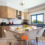#146 Summer Pool & Balcony * פריירס